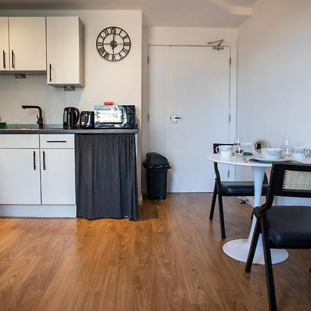 Modern 2-Bed Apartment In Leeds City Centre المظهر الخارجي الصورة