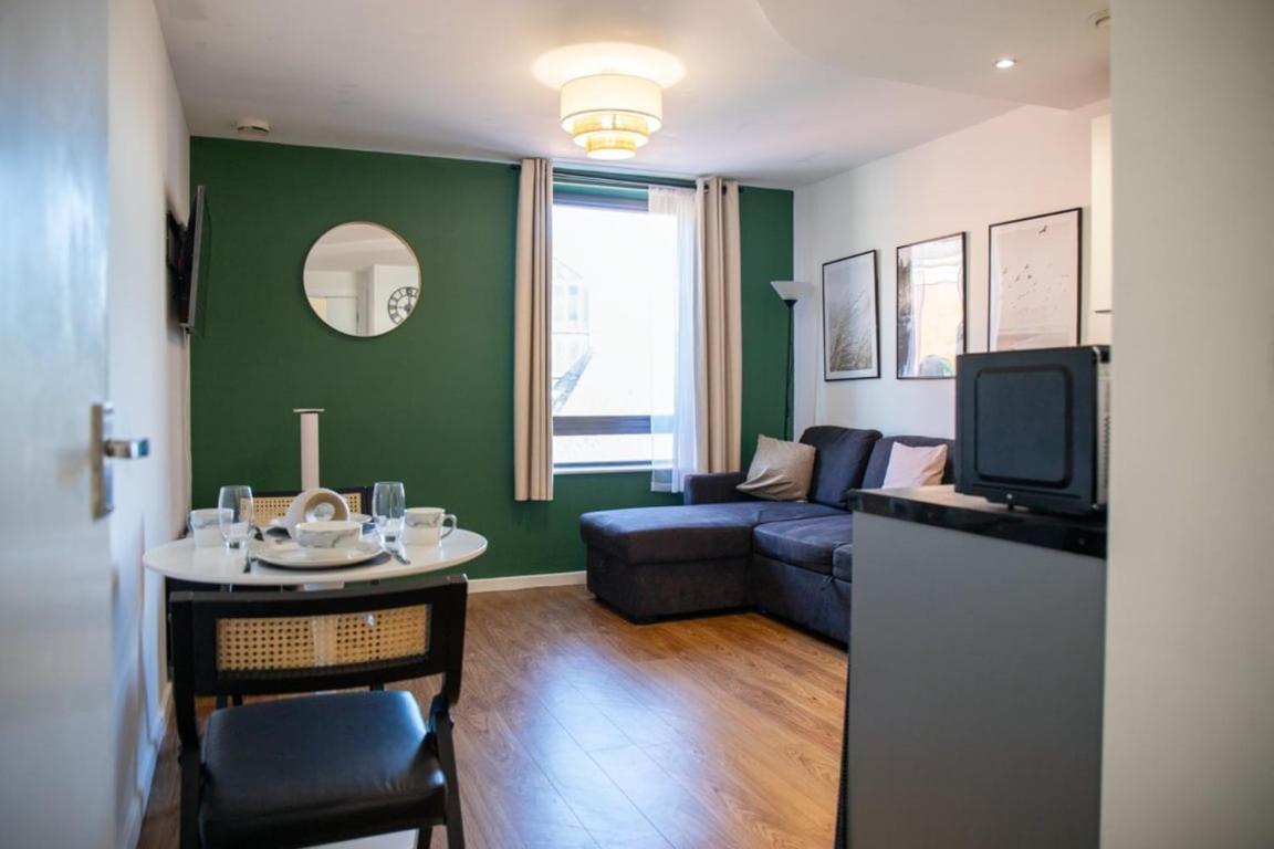 Modern 2-Bed Apartment In Leeds City Centre المظهر الخارجي الصورة