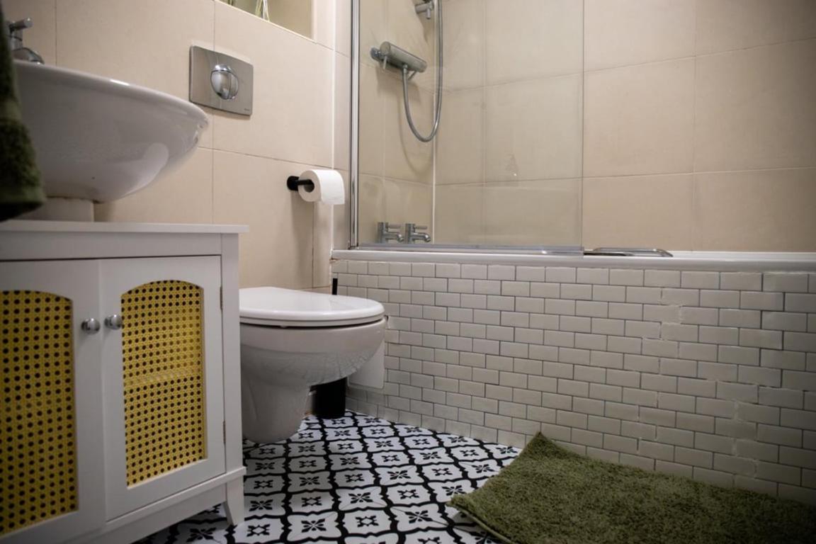 Modern 2-Bed Apartment In Leeds City Centre المظهر الخارجي الصورة